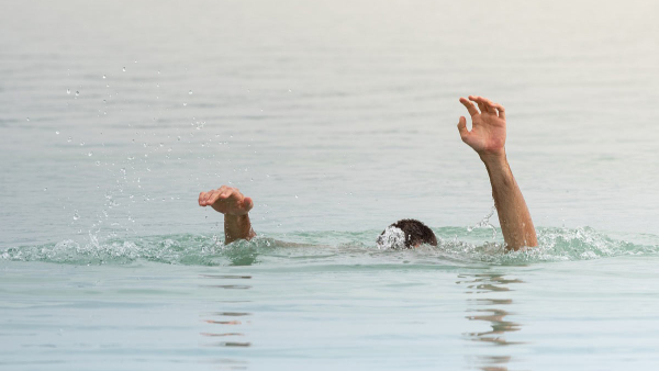 Disruption during Mahashivratri celebrations Five people drowned in Godavari Disruption during Mahashivratri celebrations Five people drowned in Godavari