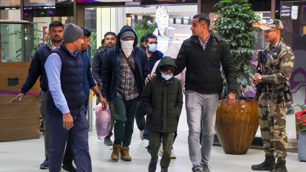 Donald trump prepares another flight to deport 487 Indian immigrants Donald trump prepares another flight to deport 487 Indian immigrants