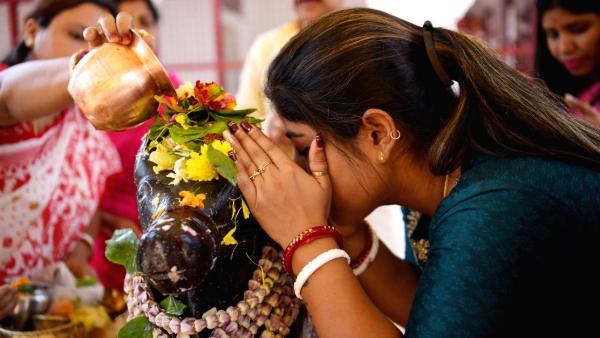 why people whisper their wishes in the ear of Nandishwar