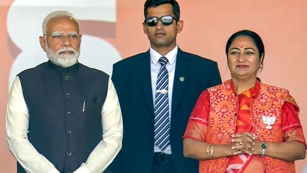 Rekha Gupta oath taking ceremony PM Modi greets AP CM Chandrababu and Pawan Kalyan