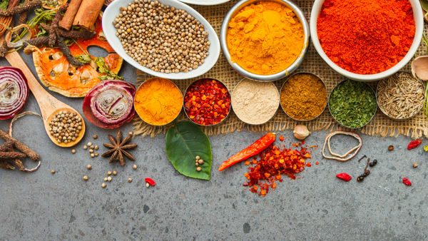 health benefits of these spices cloves cinnamon elachi bayleaf