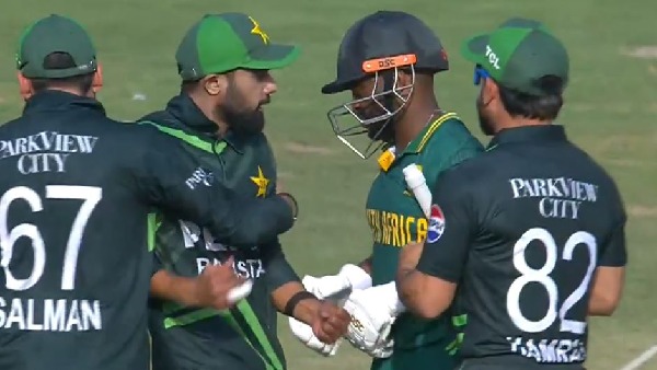 PAK vs SA Pakistan fielders Saud Shakeel and Kamran Ghulam surrounded the Temba Bavuma