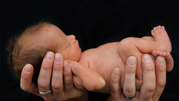 Shocking Incident in Kumbakonam Student Delivers Baby and Discards It in Garbage Bin Shocking Incident in Kumbakonam Student Delivers Baby and Discards It in Garbage Bin