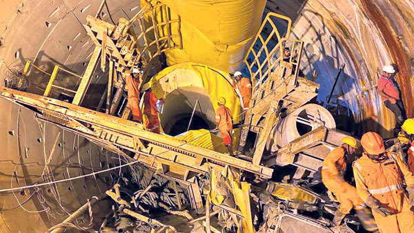 SC Railways deploy Team of Metal Cutting Experts to rescue operations at SLBC Tunnel