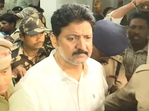 Vijayawada court allows vallabhaneni Vamsi to 3day police custody in tdp office attack case Vijayawada court allows vallabhaneni Vamsi to 3day police custody in tdp office attack case