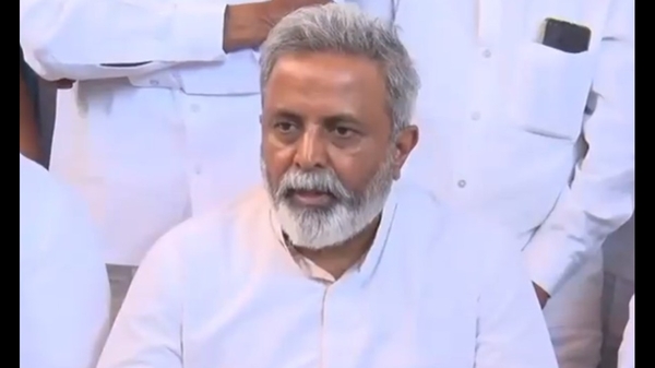 Congress leader Madhuyashki s hot comments on her own party leaders