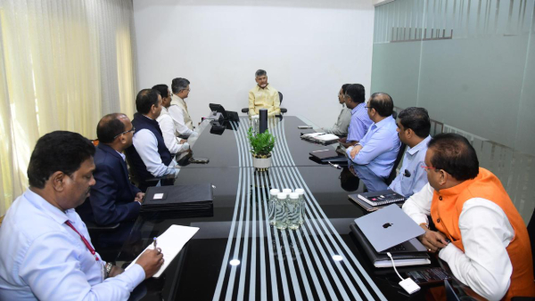 apcrda and hudco mou for rs 11000 cr loan to Amaravati capital