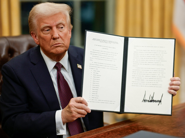 English is the official language of the United States Donald Trump signs executive order English is the official language of the United States Donald Trump signs executive order