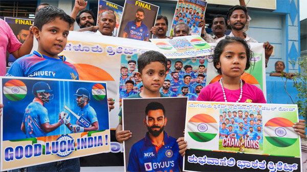 India vs New Zealand Champions Trophy Final Fans offer prayers in Varanasi India vs New Zealand Champions Trophy Final Fans offer prayers in Varanasi