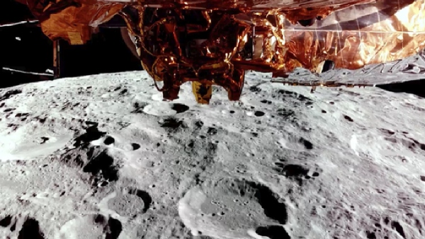 Firefly Aerospace spacecraft Blue Ghost lunar lander touchdown on the Moon