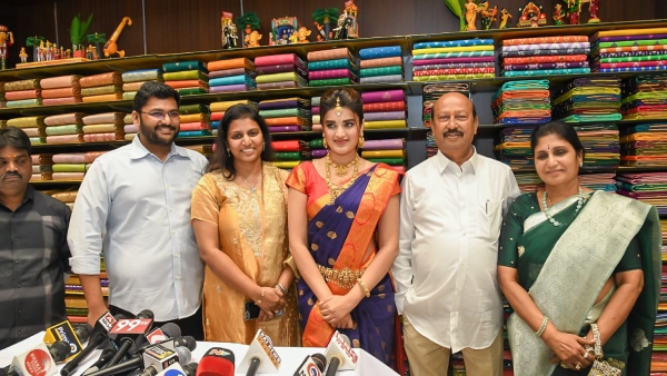 Actress Nidhi Agarwal openes RS Brothers 13th showroom in Attapur Hyderabad