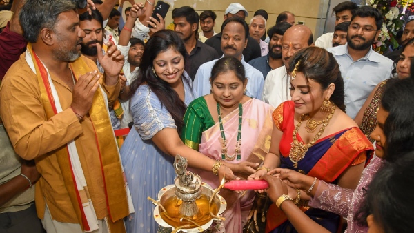 Actress Nidhi Agarwal openes RS Brothers 13th showroom in Attapur Hyderabad