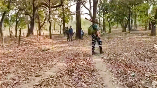 Massive encounter on Telangana-Chhattisgarh border Six Maoists killed Massive encounter on Telangana-Chhattisgarh border Six Maoists killed