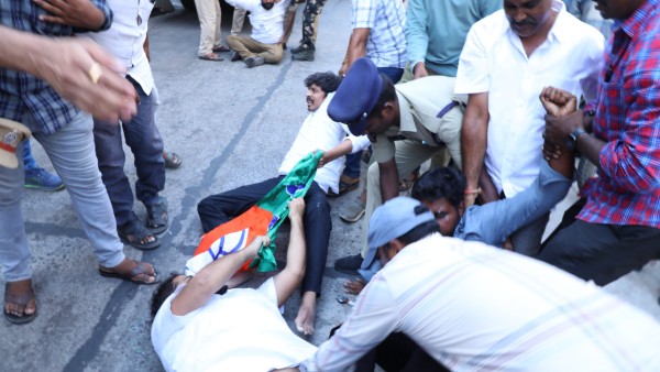 bjym attacks apcc chief ys Sharmila with eggs and tomatoes in protest against remarks on pm modi