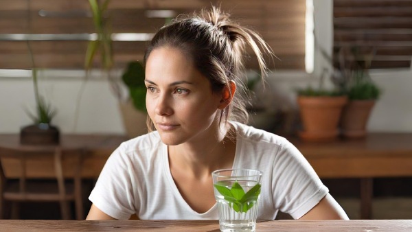 say-goodbye-to-hair-fall-with-curry-leaf-water