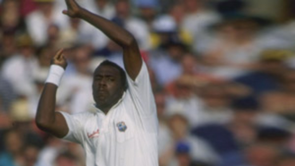 who is the cricketer in the history of cricket who has never bowled a single no ball