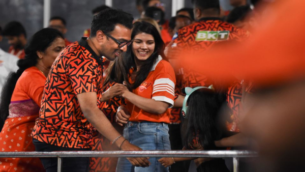 SRH vs Punjab Kings Kavya Maran congratulating Abhishek Sharma s parents after his ton