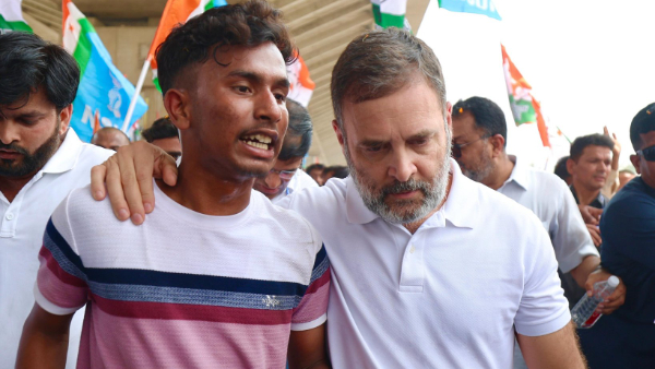 Rahul Gandhi launches white T-shirt yatra in bihar to put pressure on government for jobs Rahul Gandhi launches white T-shirt yatra in bihar to put pressure on government for jobs
