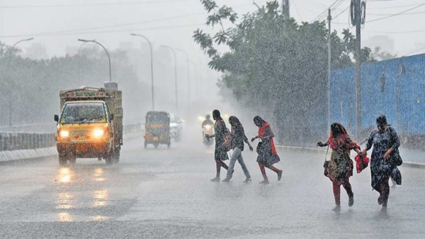 Heavy Rain Alert Issued for Several Districts in Telangana