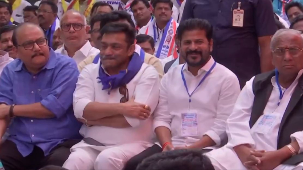 Congress hold BC Poru Garjana in Delhi CM Revanth Reddy and RJD MP Manoj Jha participated Congress hold BC Poru Garjana in Delhi CM Revanth Reddy and RJD MP Manoj Jha participated