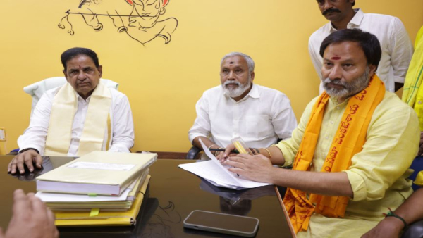 TTD Chairman BR Naidu and other TDP leaders visits Goshala