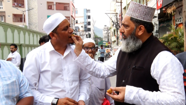 ysrcp welcomes supreme court s status quo order on wakf act Vijayawada muslims celebrations ysrcp welcomes supreme court s status quo order on wakf act Vijayawada muslims celebrations