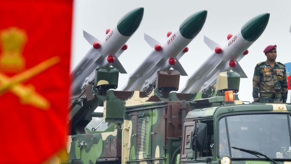 akash-missile-indias-defense-shield-against-pakistan-made-in-india-air-defence-system
