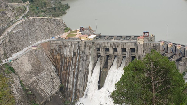 another shocker to pakistan as india begins to increase capacity of 2 hydro power projects in kashmir