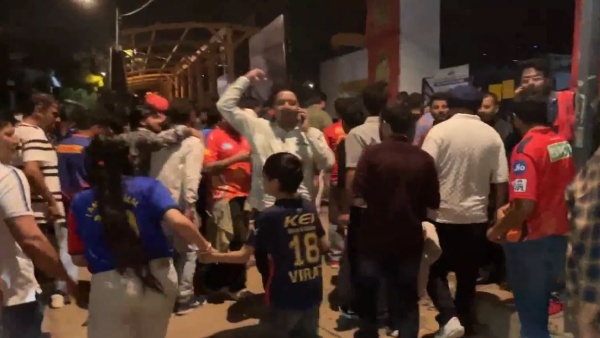 Fans Pakistan murdabad slogans at Dharmasala after the match Punjab vs DC called off
