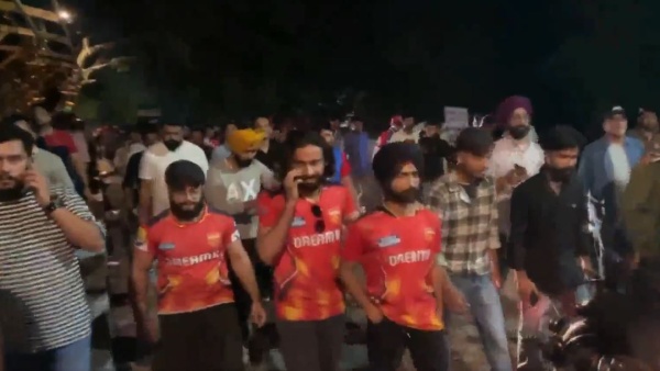 Fans Pakistan murdabad slogans at Dharmasala after the match Punjab vs DC called off