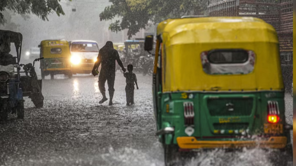 delhi-lashed-by-heavy-rains-and-four-dead