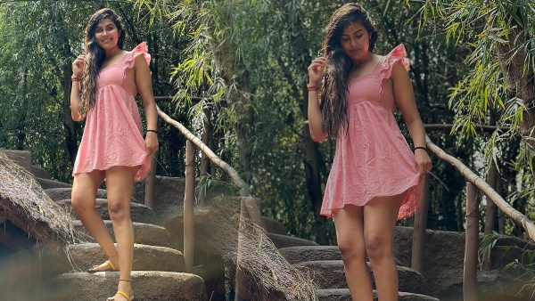 actress divi vadthya latest glamour photos goes viral