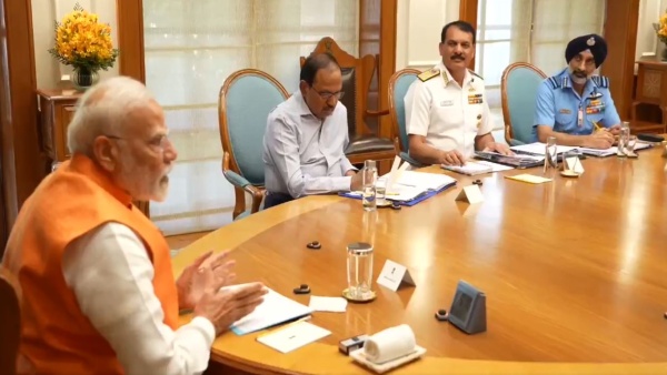 PM Modi hold meeting in his official residence Delhi
