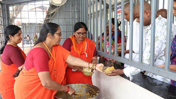 Tirumala witnessed large devotees influx