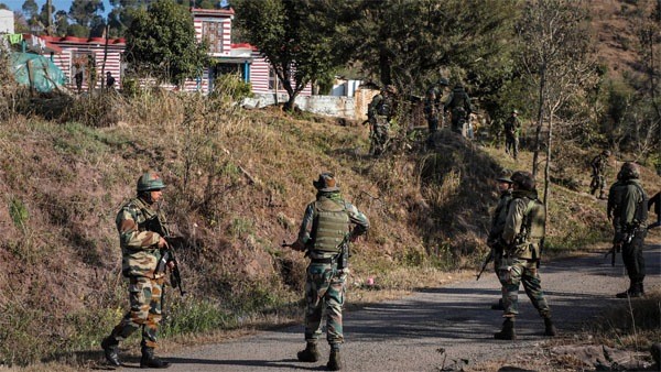 defence secretary meets pm modi to discuss retaliation to Pakistan