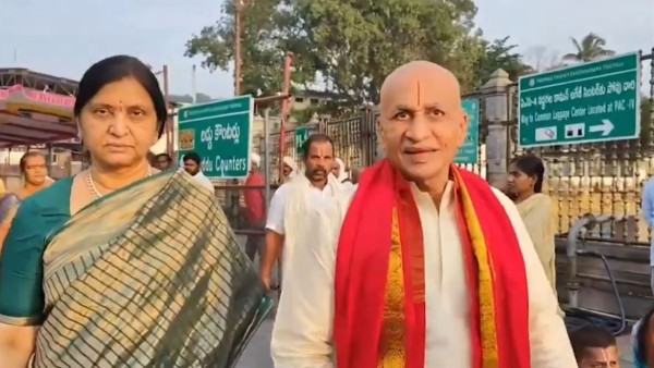 Former MP Vijaysai Reddy offers prayers to Lord Venkateswara in Tirumala Former MP Vijaysai Reddy offers prayers to Lord Venkateswara in Tirumala