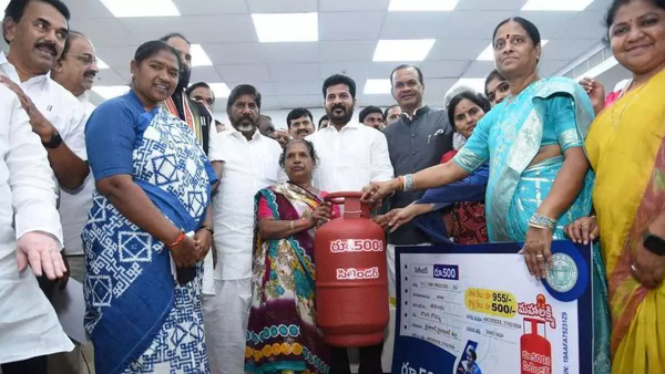 Key alert on Rs 500 gas cylinder subsidy for women in mahalakshmi scheme in telangana Key alert on Rs 500 gas cylinder subsidy for women in mahalakshmi scheme in telangana