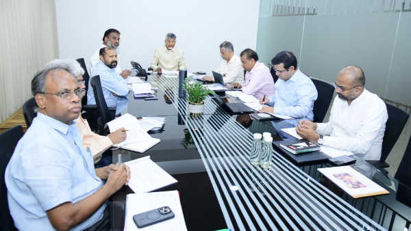 Chandrababu issued key orders to apsrtc in wake of women free bus scheme from aug 15