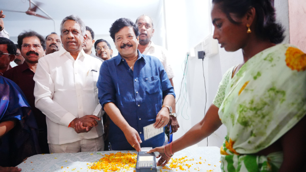 ap government reopens ration shops after 4 years-here is difference between ysrcp and nda rules