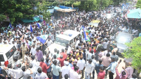 tdp protests against ys jagan s tenali tour causes tension