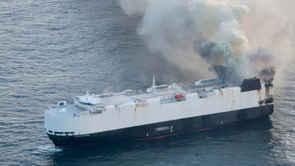cargo-ship-sink-in-sea-and-3-000-cars-submerged cargo-ship-sink-in-sea-and-3-000-cars-submerged