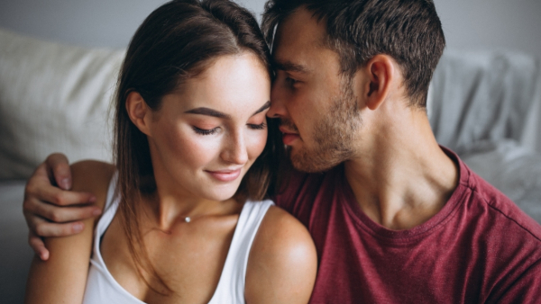 Men feel less stressed when they see their girlfriend