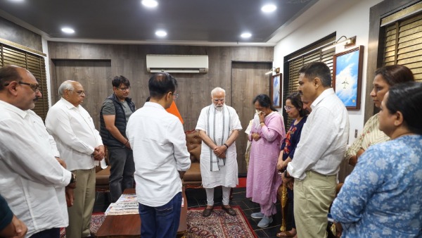 PM Modi Condoles Family of Former Gujarat CM Vijay Rupani PM Modi Condoles Family of Former Gujarat CM Vijay Rupani