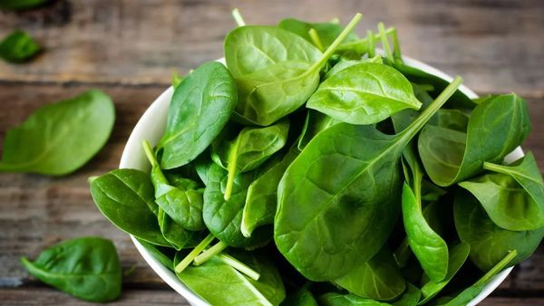 Know How Spinach helps for Weight Loss And gives Health