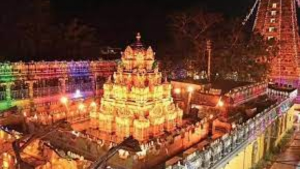 officials-making-arrangements-for-dasara-celebrations-at-indrakeeladri-schedule-announces