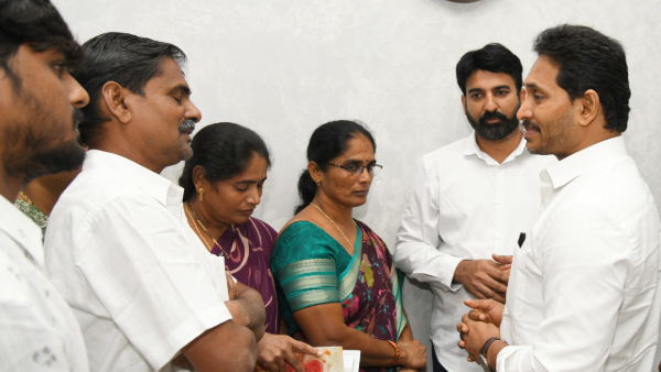 big twist in ys jagan s rentapalla tour episode deceased families allegations on government