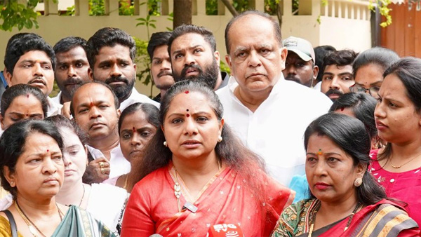 MLC Kavitha hot comments on teenmar mallanna demanded to suspen him from mlc