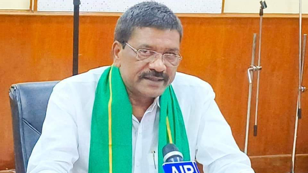 ysrcp-tdp verbal spat over ys jagan s bangarupalyam tour for totapuri mango farmers visit ysrcp-tdp verbal spat over ys jagan s bangarupalyam tour for totapuri mango farmers visit
