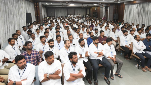ys jagan explained his uncompromised political journey at ysrcp youth wing meeting