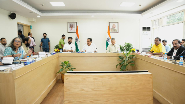 telugu states chief ministers Chandrababu naidu and revanth reddy met after longtime in delhi telugu states chief ministers Chandrababu naidu and revanth reddy met after longtime in delhi